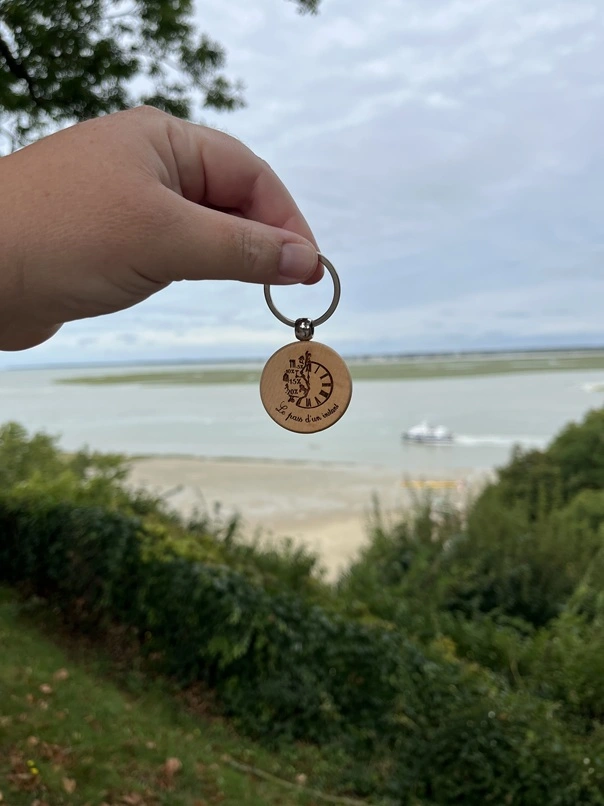 Porte-clés Le Pass d’un Instant devant la Baie de Somme